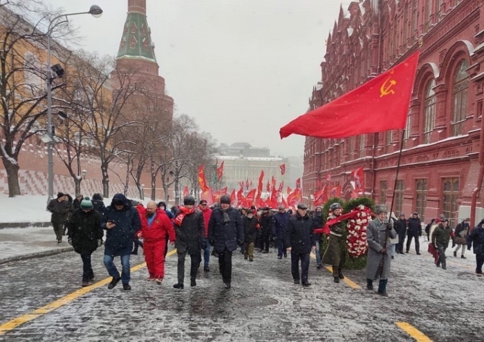 Комсомол Подмосковья принял участие в возложении цветов к Мавзолею и Мемориальному захоронению у Кремлевской стены на Красной площади