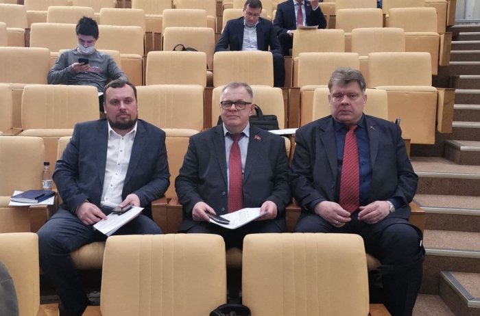Фракция КПРФ в Госдуме провела парламентские слушания по вопросу развития топливно-энергетического комплекса
