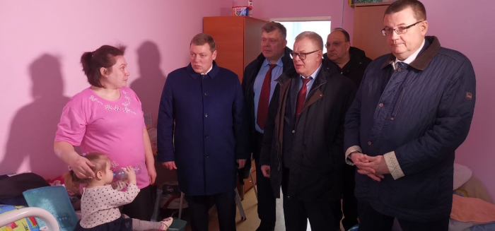 Депутаты-коммунисты Александр Наумов и Олег Емельянов посетили лагерь беженцев в Тарбушево