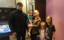 Клинские коммунисты помогли семье беженцев из Донбасса