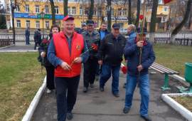 Возложение цветов к памятнику В.И. Ленина в городе Чехов