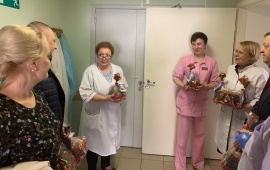 Депутаты фракции КПРФ поздравили Сотрудников городской больницы