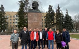 Возложение цветов к памятнику В.И. Ленина в Химках