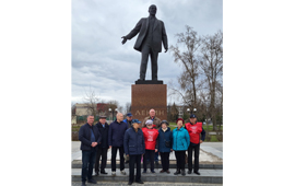 Возложение цветов к памятнику В.И. Ленина в городе Электросталь