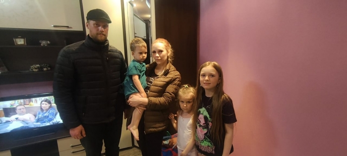 Клинские коммунисты помогли семье беженцев из Донбасса