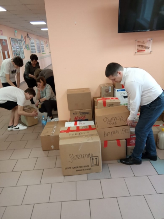 Коммунисты Балашихи помогают в сборе гуманитарной помощи для беженцев ДНР