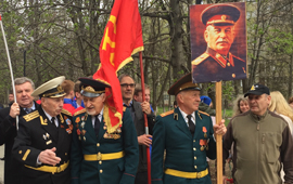 Под красными знаменами и с портретом И.В. Сталина