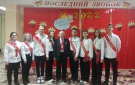 Воскресенские коммунисты поздравили выпускников