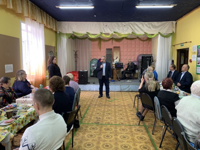 Депутат-коммунист Александр Наумов поздравил с Днём Победы членов Коломенской организации ВОС