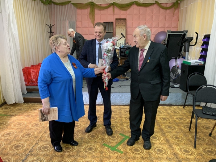 Депутат-коммунист Александр Наумов поздравил с Днём Победы членов Коломенской организации ВОС