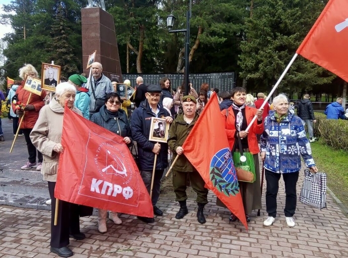 Коммунисты Озёр отметили 77 лет Великой Победы