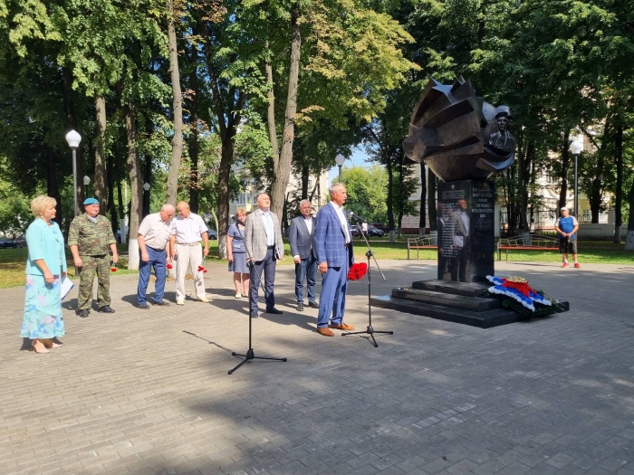 Первый секретарь Подольского ГК КПРФ Геннадий Соловьёв выступил на торжественном митинге, посвящённом Дню ВДВ