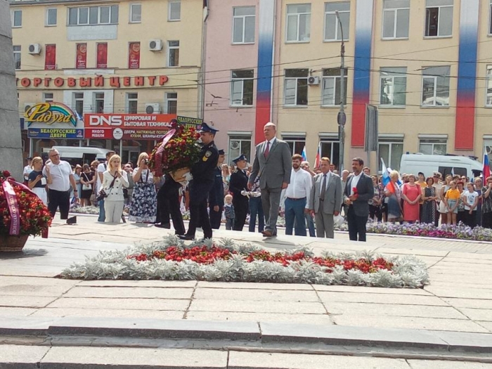 Г.А. Зюганов принял участие в церемонии подъема дубликата Красного флага над Орлом