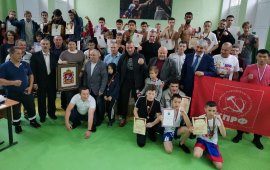 При поддержке руководителя фракции КПРФ в Мособлдуме Александра Наумова прошел спортивный турнир в Озерах