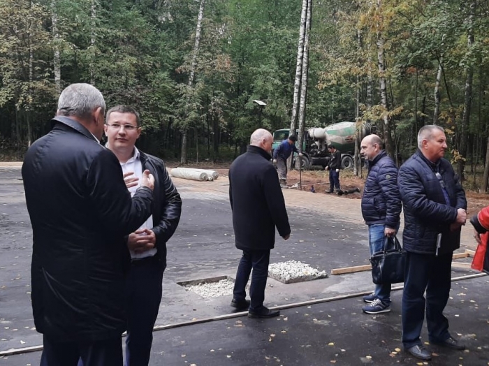 Депутат Мособлдумы Марк Черемисов осмотрел ход работ в Центральном парке Ногинска