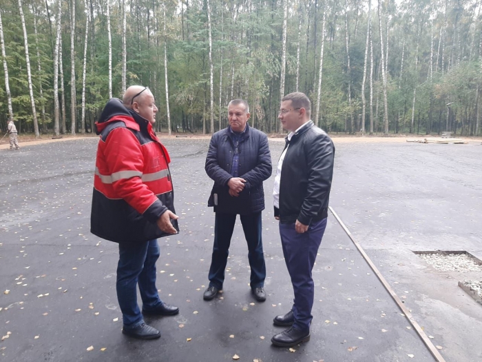 Депутат Мособлдумы Марк Черемисов осмотрел ход работ в Центральном парке Ногинска