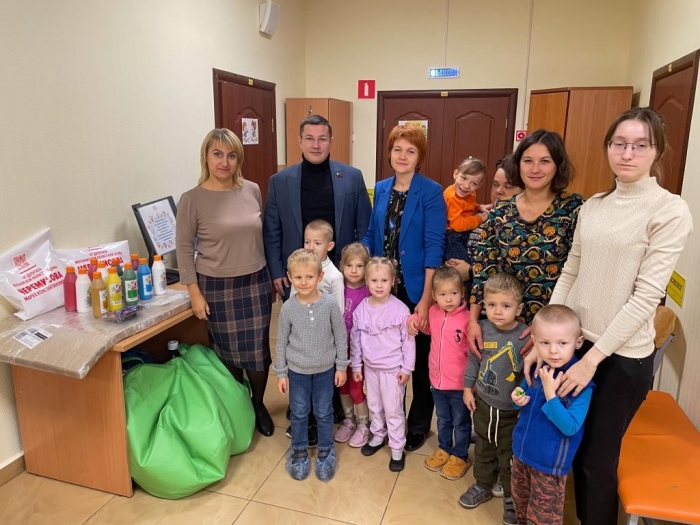 Депутат Мособлдумы Марк Черемисов вручил наборы для творческого развития детей реабилитационного центра