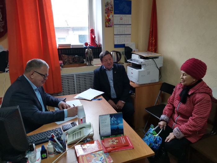 Руководитель фракции КПРФ в Мособлдуме Александр Наумов провёл приём граждан в Кашире