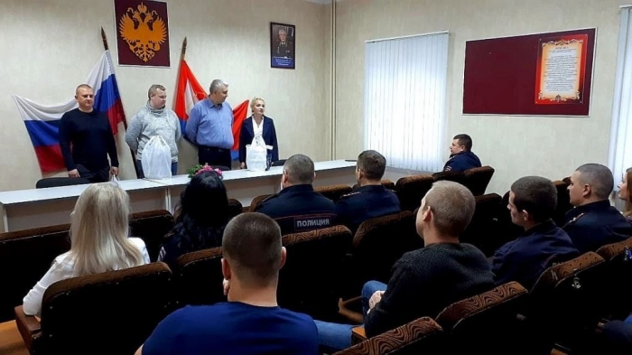 Депутаты КПРФ наукограда Фрязино, поздравили сотрудников внутренних дел