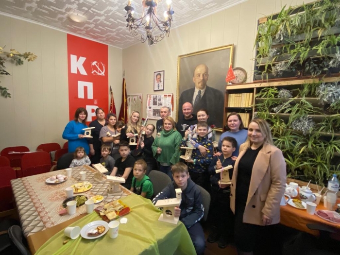 Королёвские коммунисты отметили День Матери мастер классом