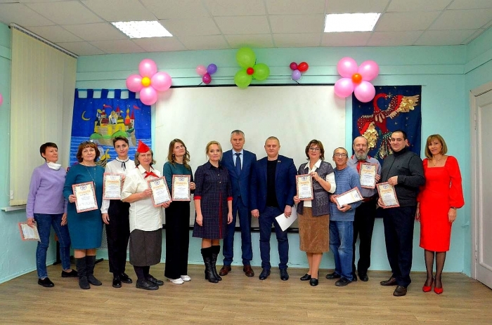 Депутаты КПРФ наукограда Фрязино, поздравили с юбилеем Центр детского творчества Фрязино