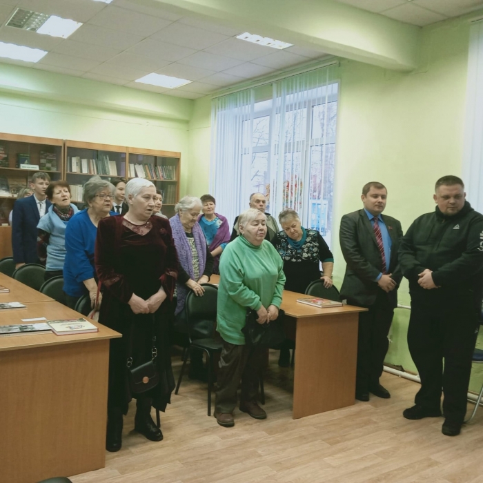 Коммунисты и комсомольцы Подольска поздравили представителей общества инвалидов со 100-летием со дня образования СССР