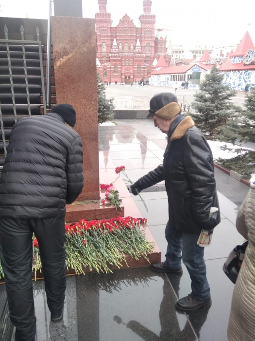 Коммунисты и комсомольцы Балашихи почтили память В.И.Ленина