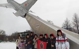 Комсомольцы и студенты Жуковского техникума в память о 100-летней годовщине со дня основания авиации