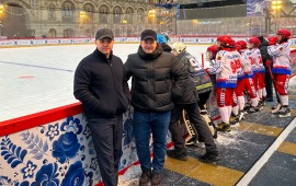 Депутат Мособлдумы Марк Черемисов посетил финал турнира по русскому хоккею на Красной площади