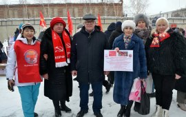 Озёрские коммунисты, приняли участие в отправке 105-го конвоя гуманитарной помощи для жителей Донбасса