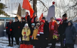 Коммунисты Лотошино отметили 105-ю годовщину Советской Армии и Военно-Морского флота