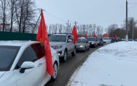 Клинские коммунисты совместно с членами общества «Дети войны» провели автопробег в поддержку российской армии