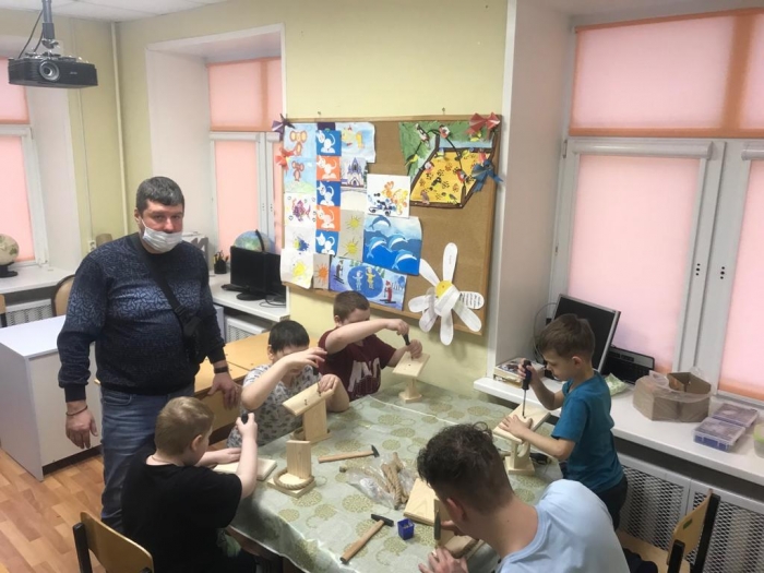 Королёвские коммунисты в праздничные дни провели мастер-класс для детей семейного центра помощи семье и детям «Королёвский» реабилитационного центра «Забота»