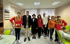 Депутат горсовета Лобни от КПРФ Даниил Рендаков с помощниками посетил Семейный центр помощи семье и детям