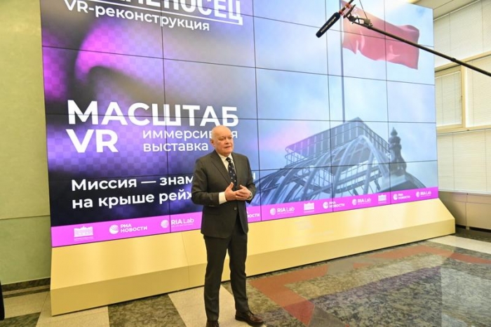 Г.А. Зюганов посетил в Госдуме выставку исторических материалов РИА Новости