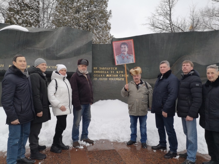 Сергиево-Посадские коммунисты почтили память И.В. Сталина