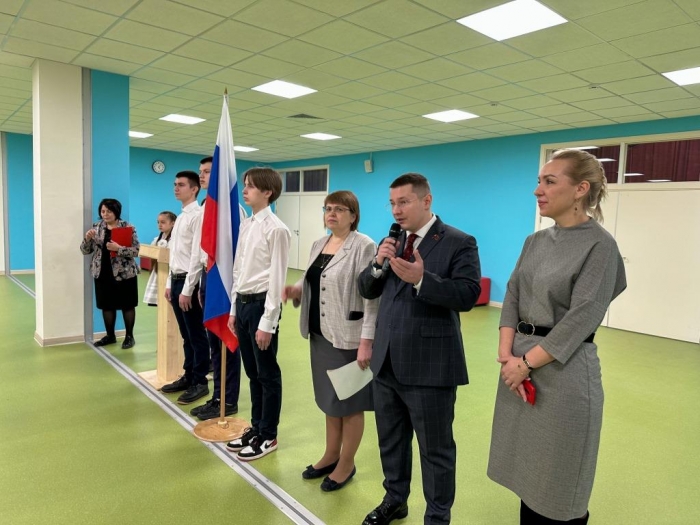 Депутат Мособлдумы Марк Черемисов посетил патриотические мероприятия в МБОУ «ЦО «Богородский»