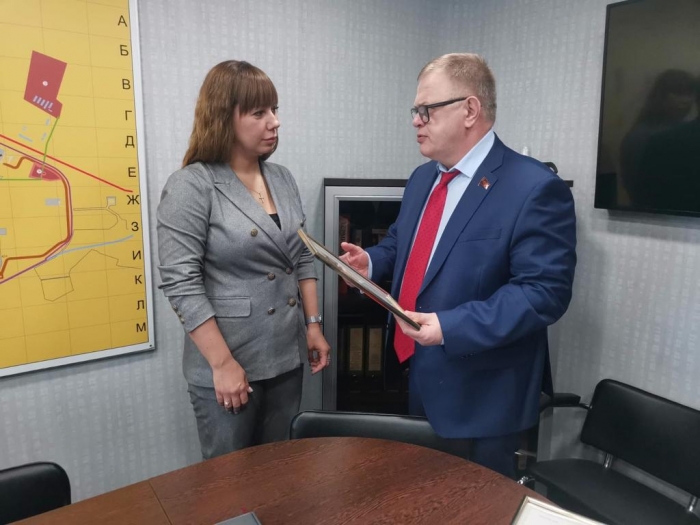Руководитель фракции КПРФ Александр Наумов посетил с рабочим визитом международный аэропорт Шереметьево