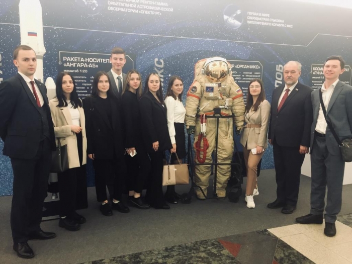 В Государственной Думе открылась выставка, посвященная Дню космонавтики
