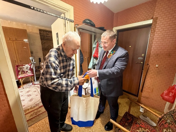 Депутат-коммунист Мособлдумы Марк Черемисов навестил ветеранов ВОВ в Ногинске
