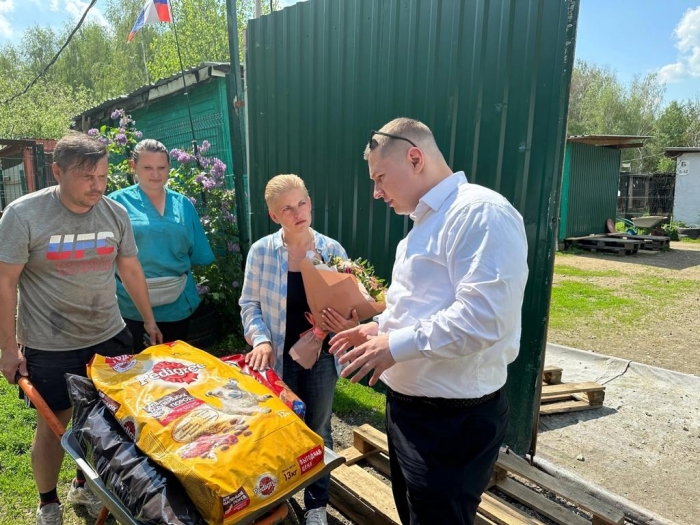 Депутат Мособлдумы от КПРФ Марк Черемисов посетил приют для животных в Ногинске