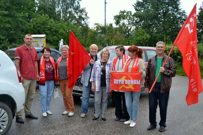 Коммунисты Озёр поддержали федеральную акцию - Всероссийского автопробега