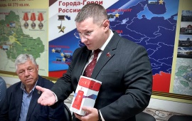 Депутат Мособлдумы Марк Черемисов за свой счёт приобрёл телефон для Богородского отделения ОО «Дети войны»