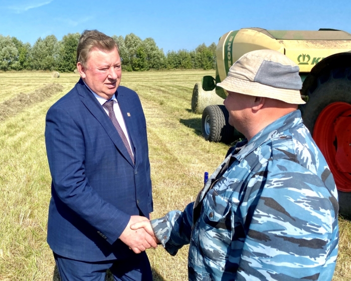 «Успеть убрать урожай»: Владимир Кашин высоко оценил уборочную кампанию в городском округе Луховицы