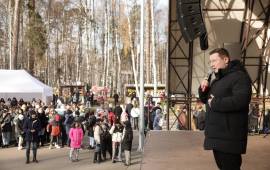 Депутат Мособлдумы Марк Черемисов с приветственным словом открыл праздничный концерте в честь Дня народного единства в Богородском г.о.