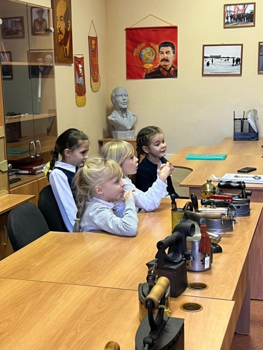 Рузские коммунисты провели открытый урок для школьников в городском комитете партии