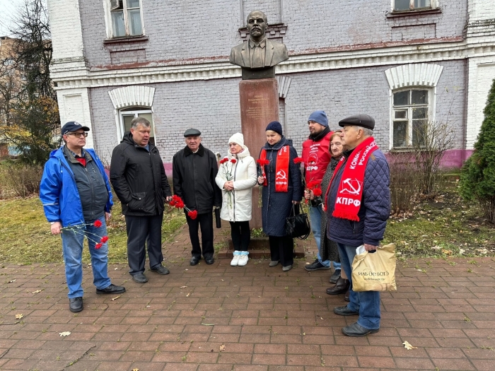 Раменские коммунисты, под руководством первого секретаря Раменского ГК КПРФ Олега Емельянова, отметили 106-ю годовщину Великого Октября