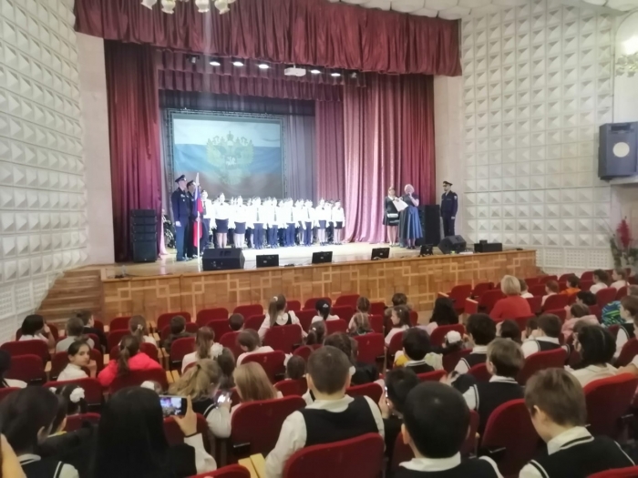 Первый секретарь Раменского ГК КПРФ, депутат Мособлдумы Олег Емельянов принял участие в торжественном мероприятии школы №32