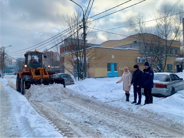 Депутаты фракции КПРФ Романова Елена и Коночев Алексей проверили ход очистки улиц после снегопада