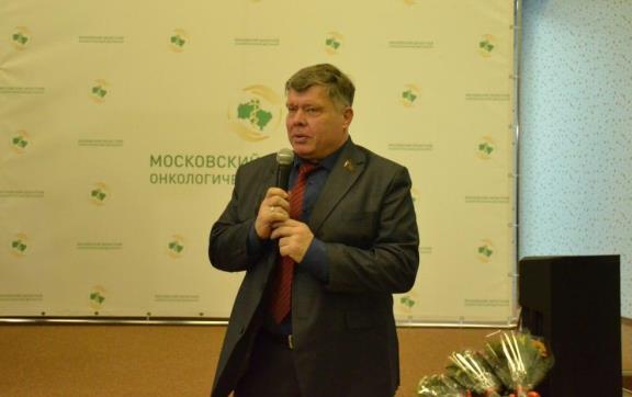 Депутат-коммунист Мособлдумы Олег Емельянов: «Нашу жизнь охраняют от бед: люди в белых халатах!»